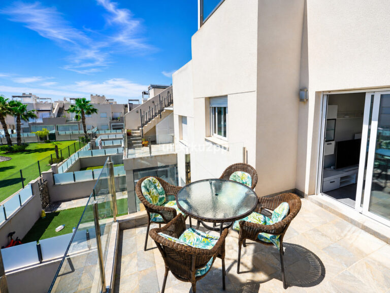 R5450011 property photo 1