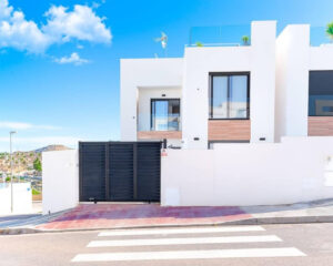 R5472727 property photo 1